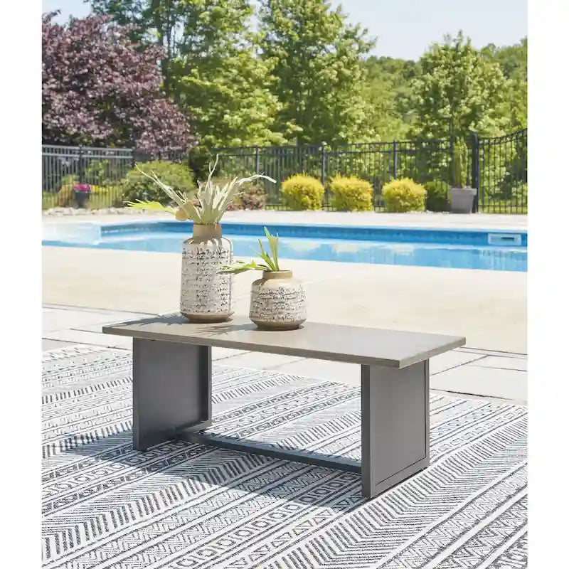 Signature Design by Ashley Bree Zee Gray Sectionnel d'extérieur 8 pièces - 152 L x 152 P x 35 H