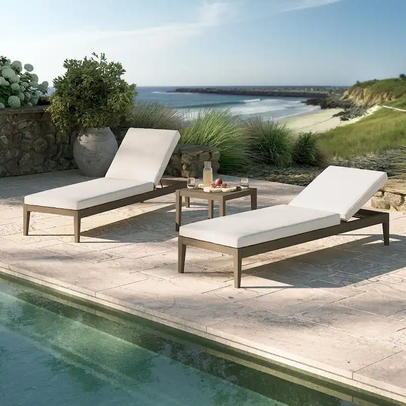 Ensemble de mobilier d'extérieur en teck Northlake de 3 pièces avec chaises longues et table d'appoint