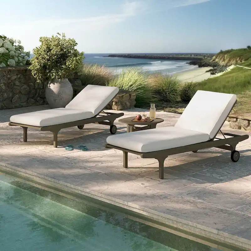 Ensemble de mobilier de patio en bois de teck 3 pièces Saratoga avec chaises longues