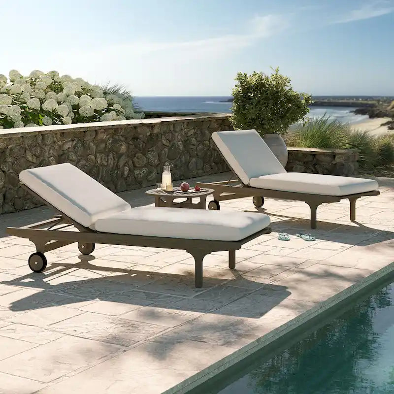 Ensemble de mobilier de patio en bois de teck 3 pièces Saratoga avec chaises longues