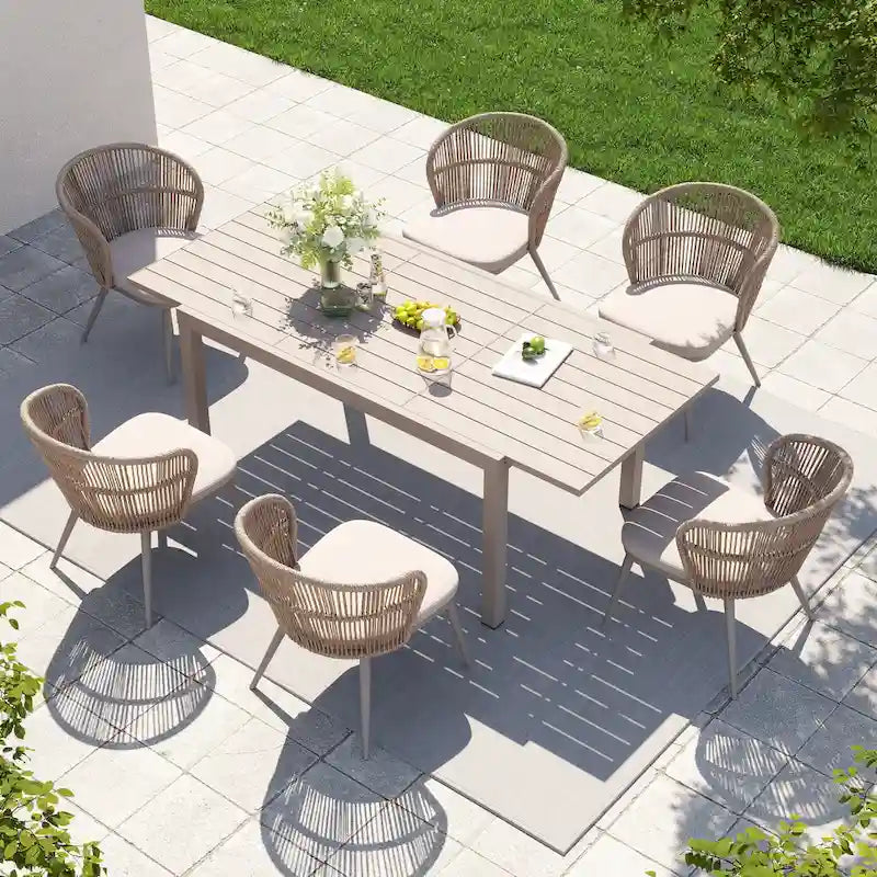 Chaises et table extensible pour salle à manger d'extérieur
