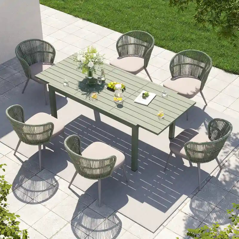 Chaises et table extensible pour salle à manger d'extérieur
