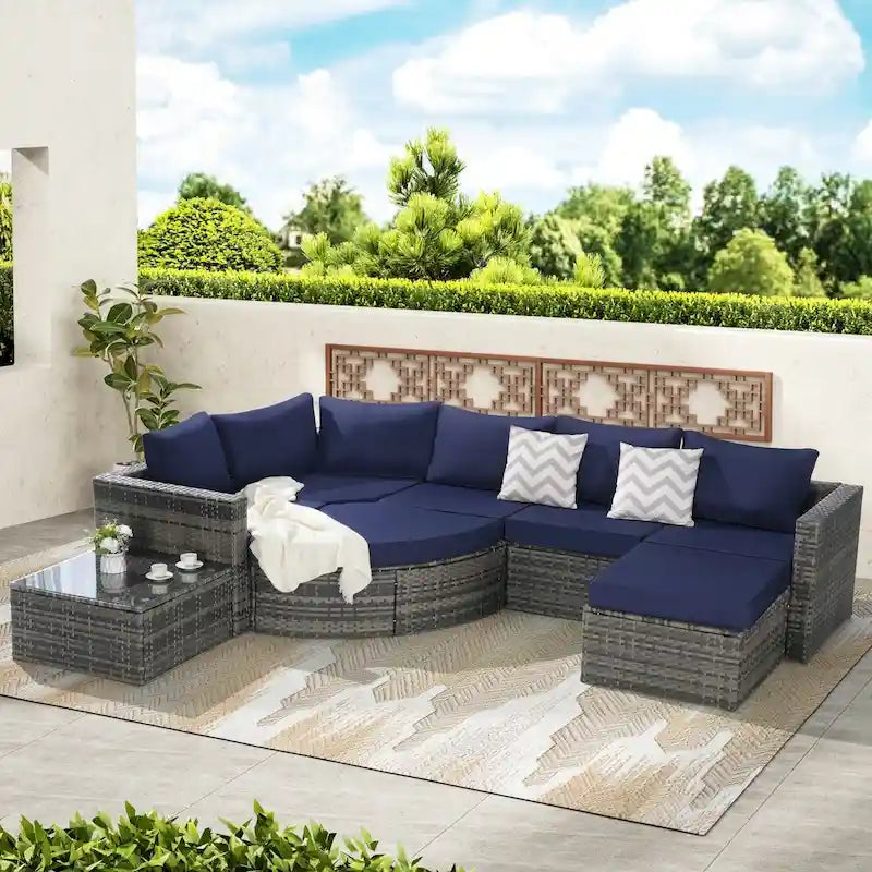 Canapé de jardin pour la détente et le divertissement au bord de la piscine