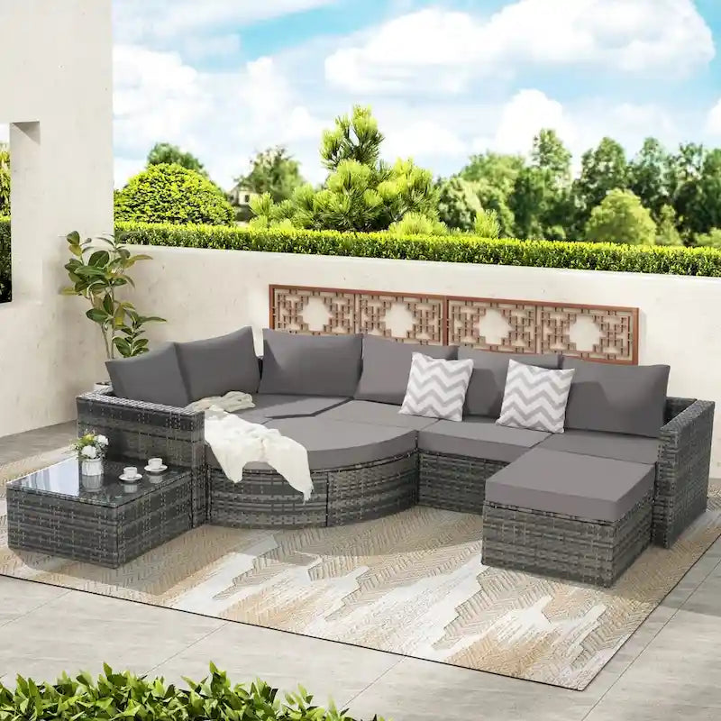 Canapé de jardin pour la détente et le divertissement au bord de la piscine