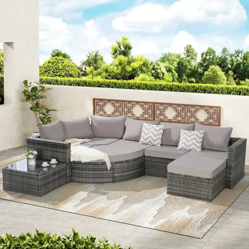 Canapé de jardin pour la détente et le divertissement au bord de la piscine