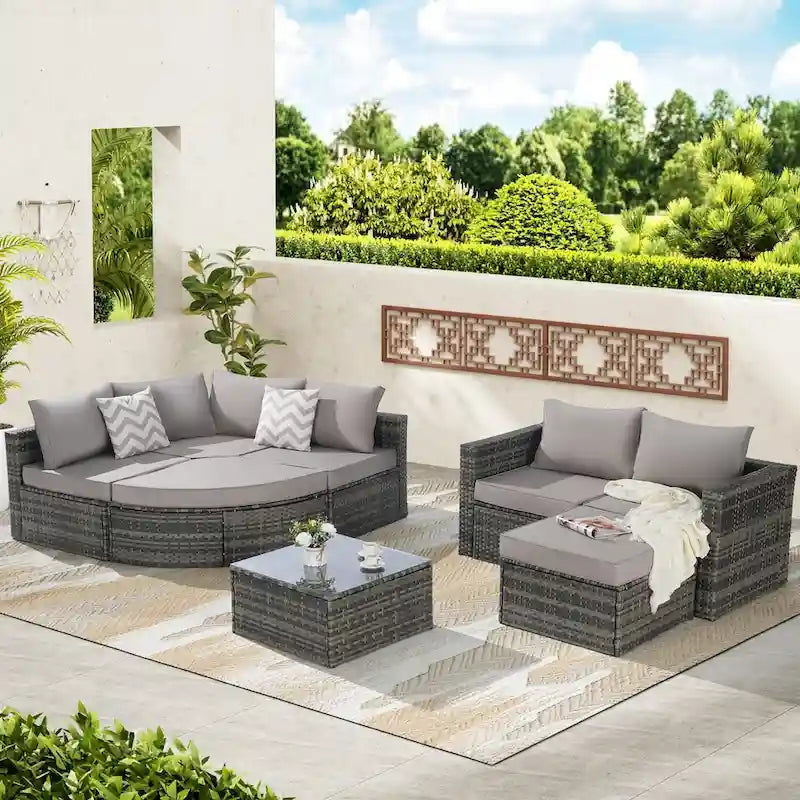Canapé de jardin pour la détente et le divertissement au bord de la piscine