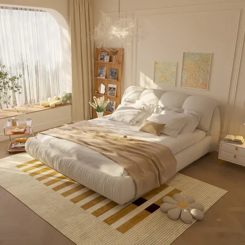 Lit plateforme de luxe King Size rembourré avec dossier surdimensionné capitonné et cadre en bois massif