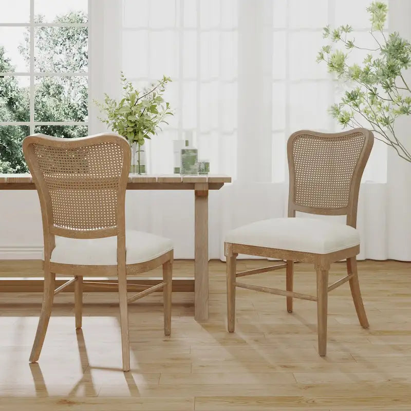 Chaises de salle à manger en bois d'hévéa de style fermier avec dossier en rotin (deux chaises par ensemble).