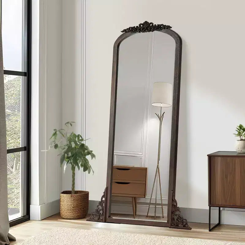Miroir mural décoratif Dovelina en bois vintage, cadre en arc sculpté, grand miroir pleine longueur