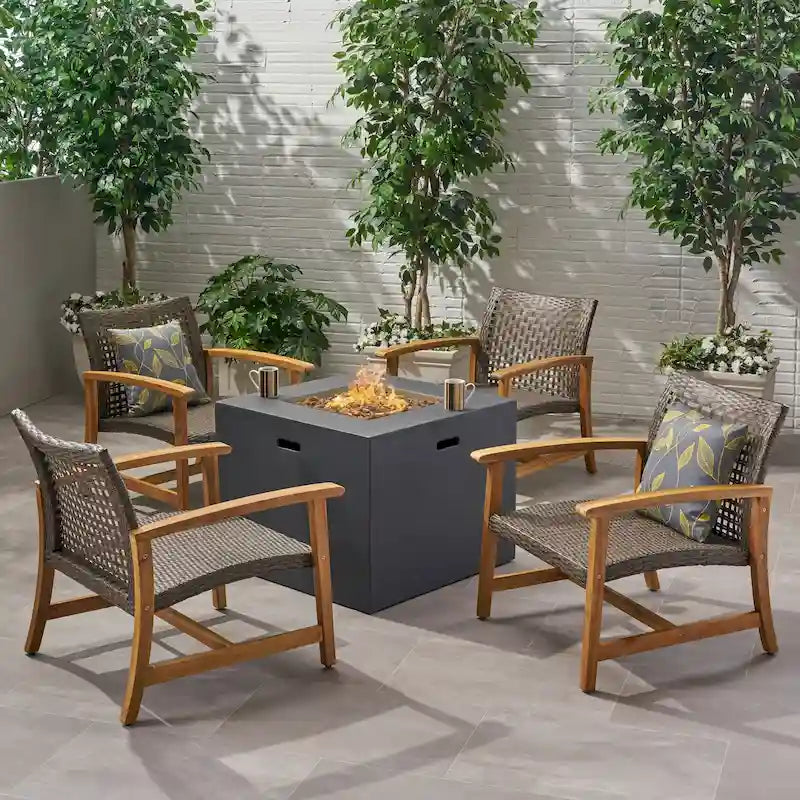 Ensemble de 5 fauteuils de club et d'un foyer d'extérieur en bois et osier Augusta par Christopher Knight Home