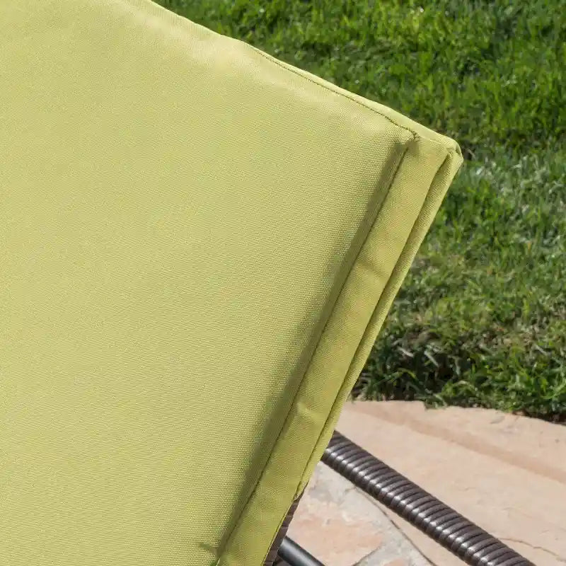 Chaise longue d'extérieur en osier avec coussin de Jamaica (lot de 4) par Christopher Knight Home