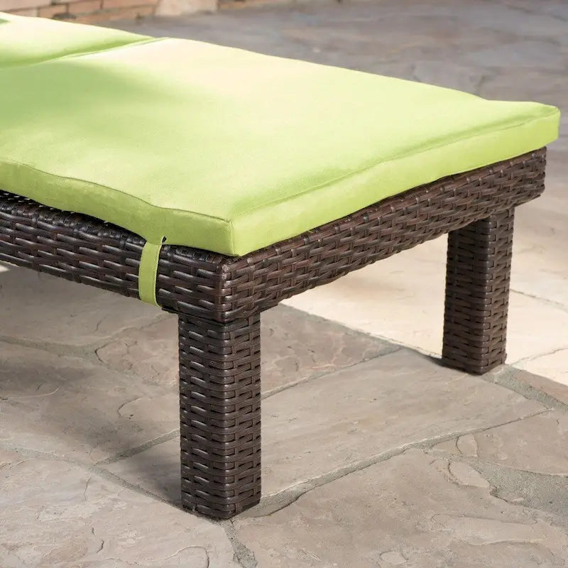 Chaise longue d'extérieur en osier avec coussin de Jamaica (lot de 4) par Christopher Knight Home