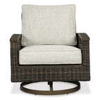 Table de foyer extérieur Signature Design by Ashley Paradise Trail marron/beige avec 4 chaises longues pivotantes Nuvella