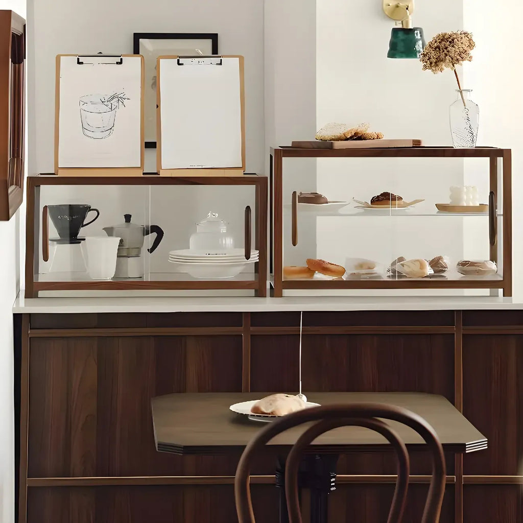 Élégante vitrine de collection en bois avec portes coulissantes